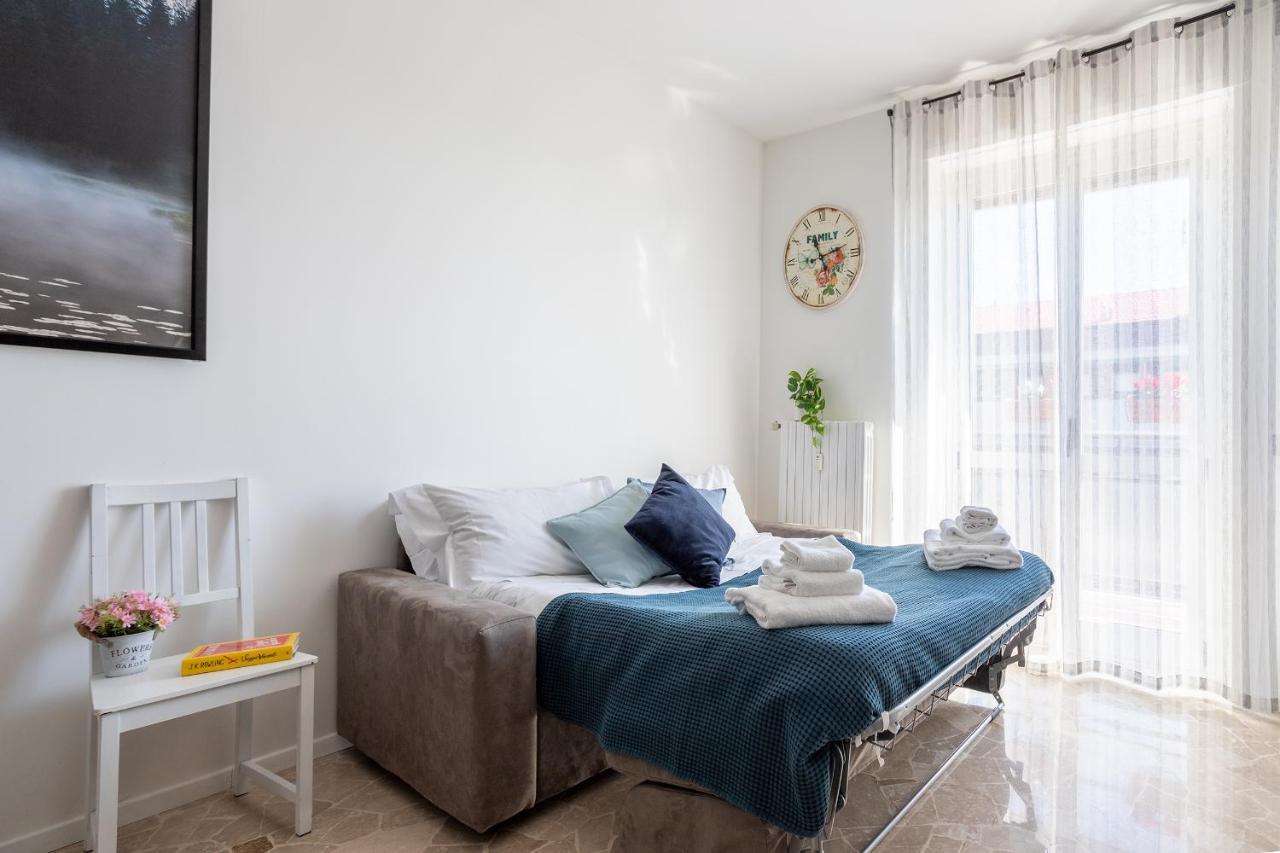 Milano City Apartments - Parking And Comfort - Spacious Apt Up To 8 Pax Bagian luar foto