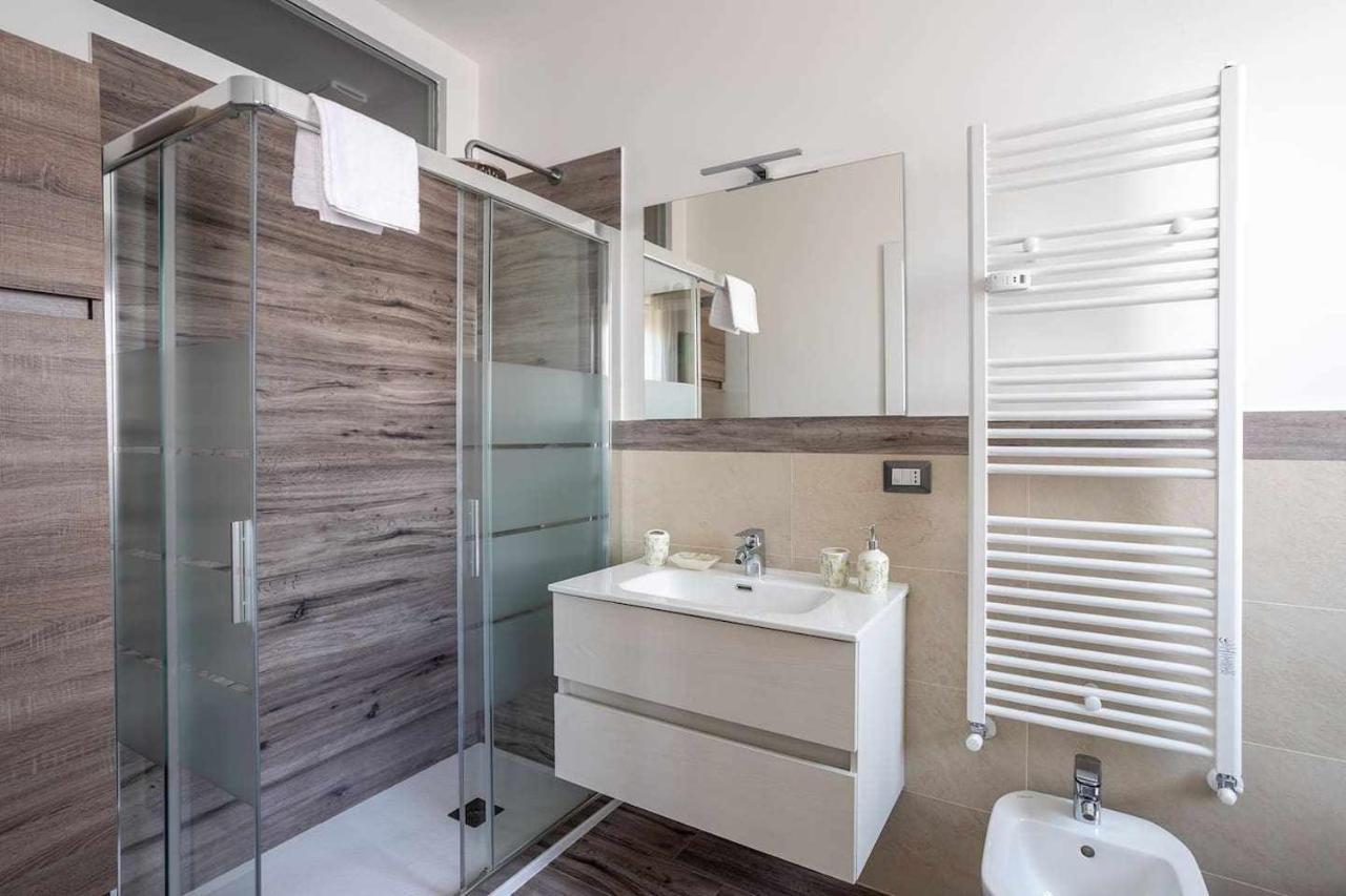 Milano City Apartments - Parking And Comfort - Spacious Apt Up To 8 Pax Bagian luar foto