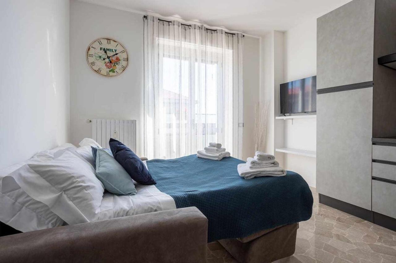 Milano City Apartments - Parking And Comfort - Spacious Apt Up To 8 Pax Bagian luar foto