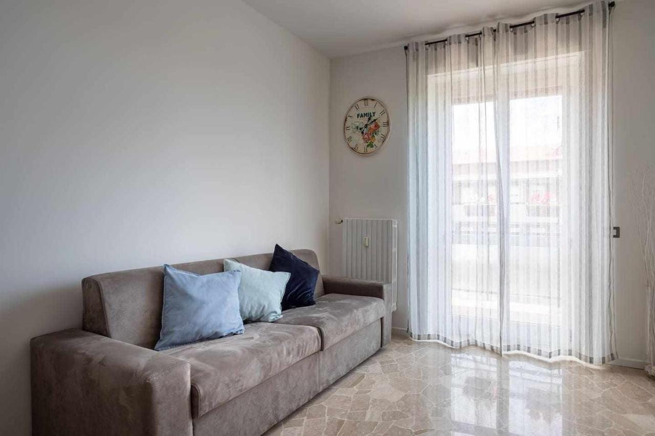 Milano City Apartments - Parking And Comfort - Spacious Apt Up To 8 Pax Bagian luar foto