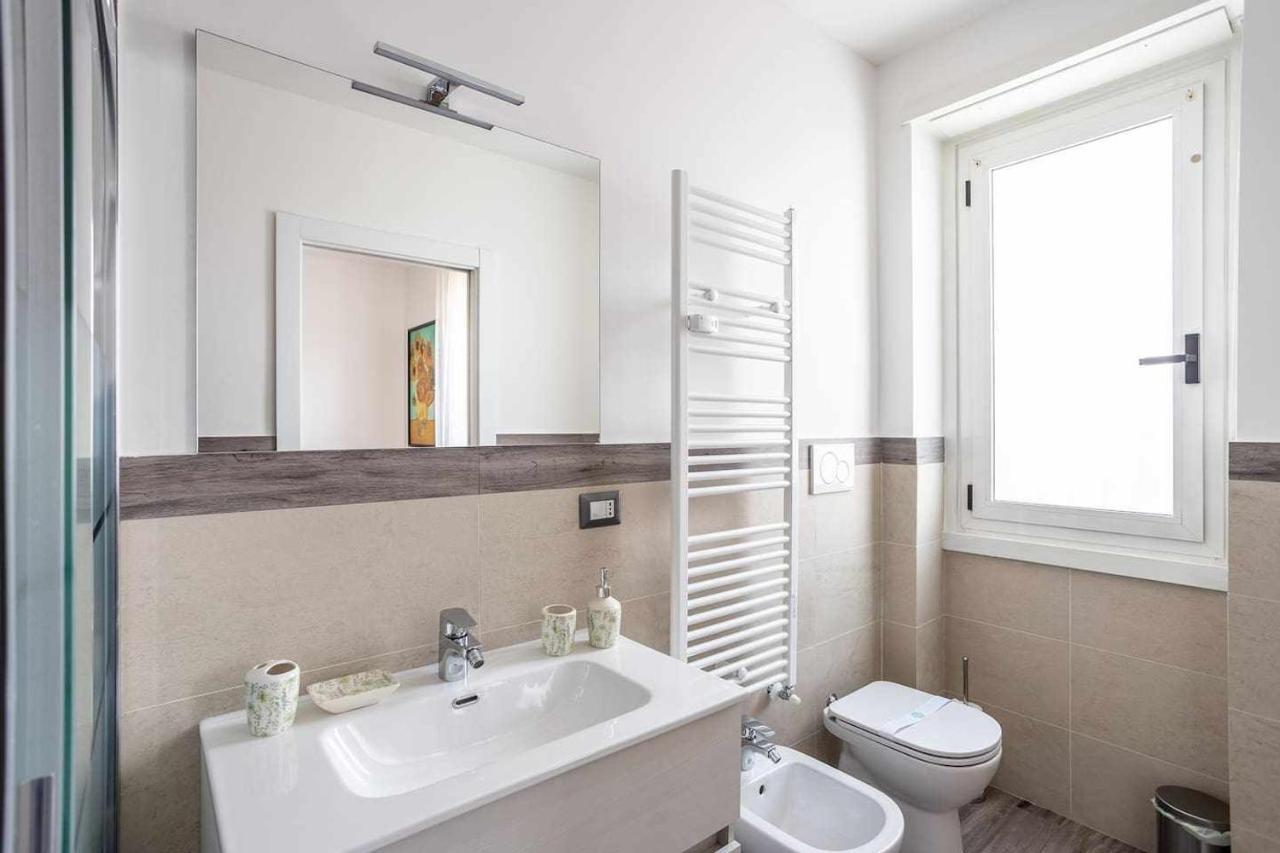 Milano City Apartments - Parking And Comfort - Spacious Apt Up To 8 Pax Bagian luar foto