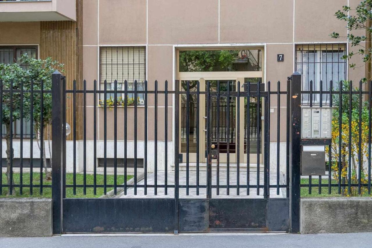 Milano City Apartments - Parking And Comfort - Spacious Apt Up To 8 Pax Bagian luar foto