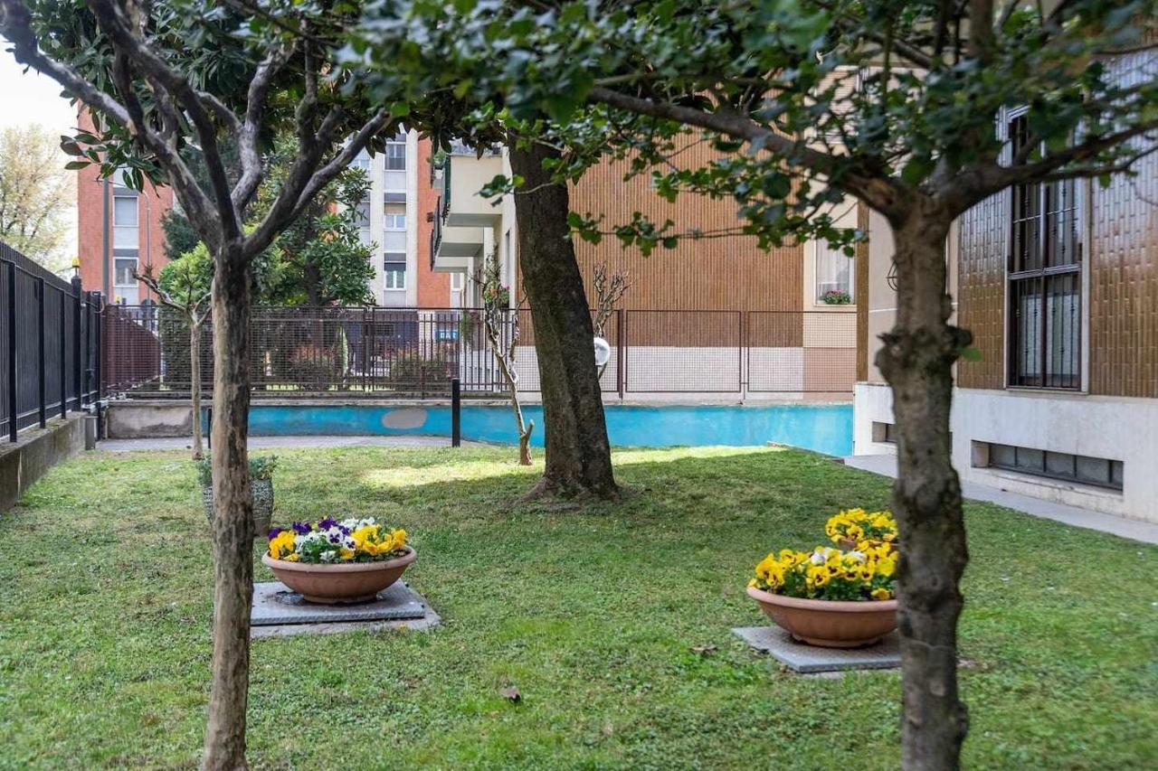 Milano City Apartments - Parking And Comfort - Spacious Apt Up To 8 Pax Bagian luar foto